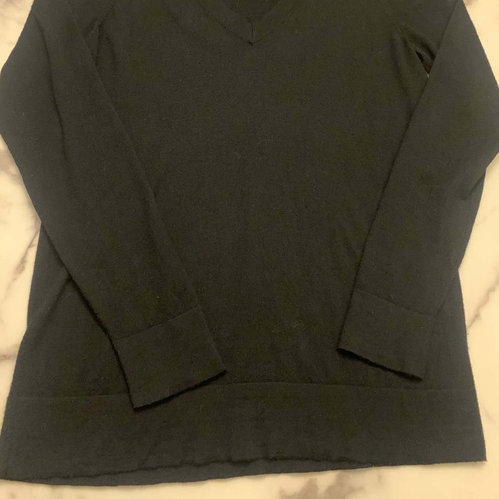 Club Monaco v neck wool sweater - Picture 6 of 9